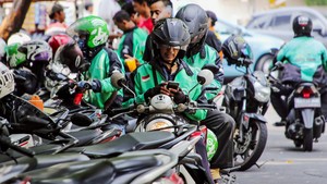 Go Jek sparks an Indonesian banking revolution (c) Akira Kodaka Nikkei Asian Review