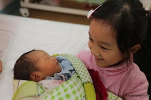 China to improve healthcare under 2 child policy (c) Gong Wave China Daily