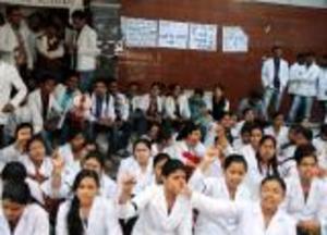 Delhi government takes steps to fulfil doctors demands (c) Deccan Herald