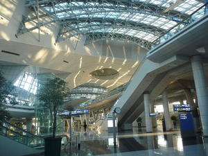Maybe no plastic surgery at Koreas largest airport (c) Wikimedia Commons