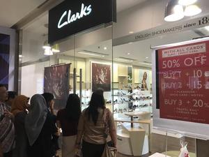 Retailers suffer as Indonesians choose travel over shopping (c) Wataru Suzuki Nikkei Asian Review
