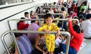 Vietnam hospitals strive to reduce overcrowding (c) Tuoi Tre News