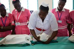 Hospitals in crisis in Uganda as Middle Eastern countries poach medical staff (c) Ben Langdon Alamy