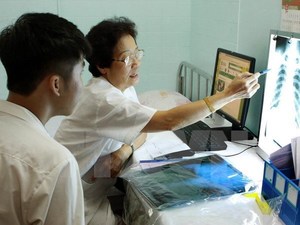 Family doctor clinics fail to attract patients in Vietnam (c) DTiNews