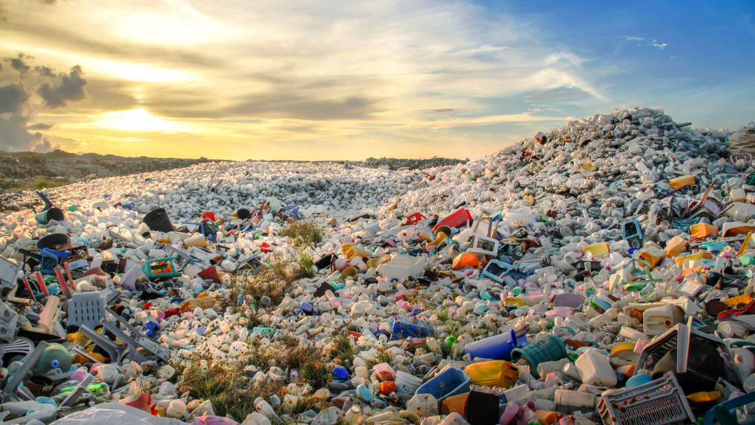 New approach uses wasted plastic to create electricity (c) IFL Science